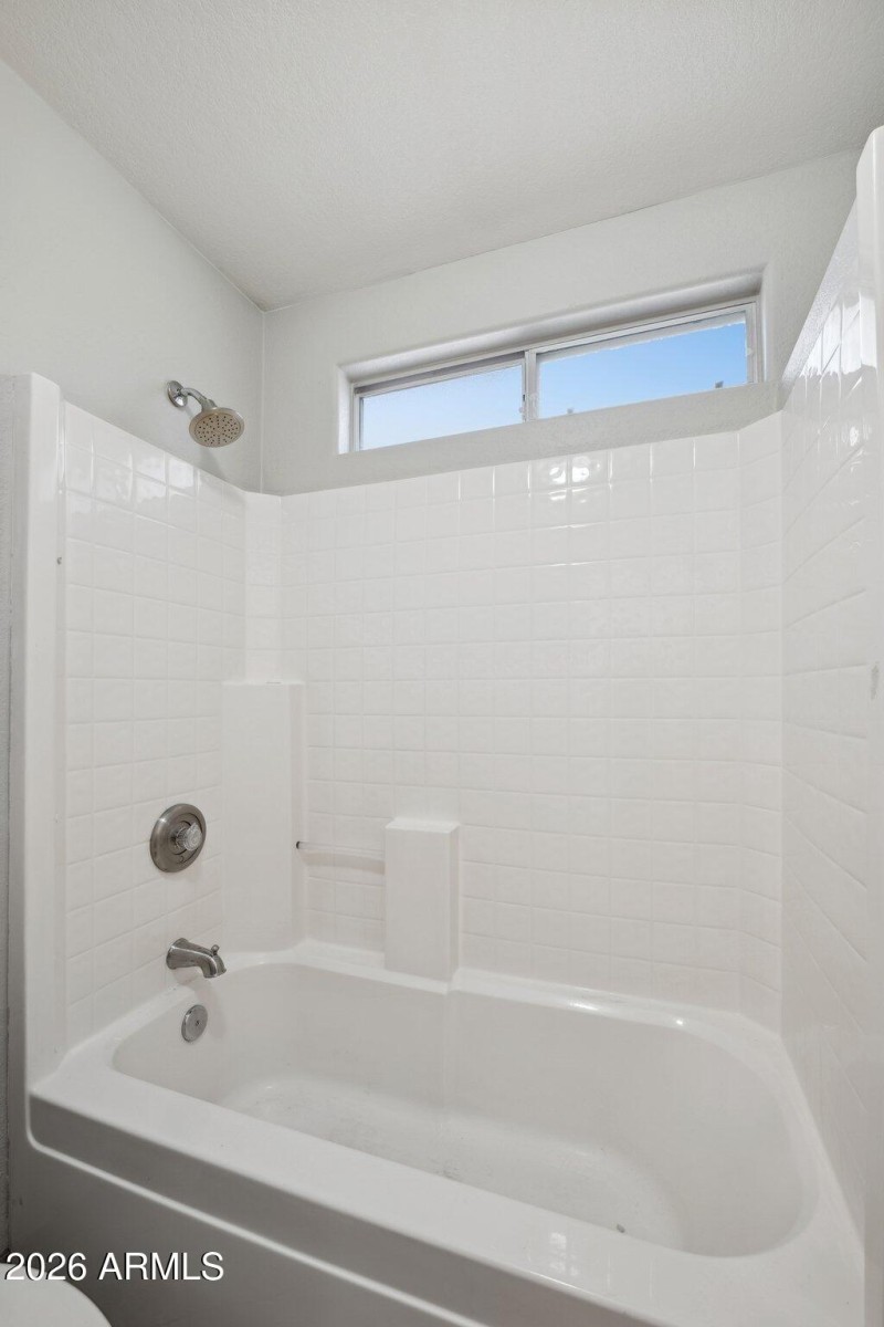 30-web-or-mls-9235-w-marconi-ave