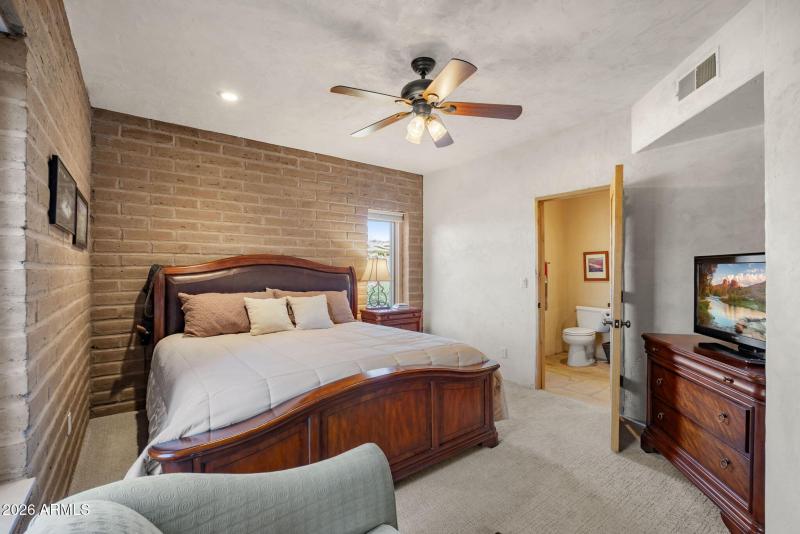 Bedroom with En Suite Access