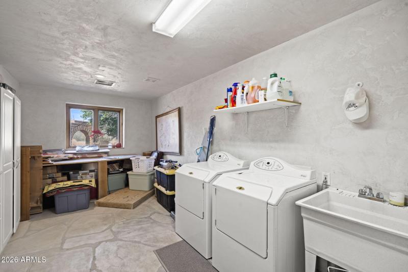 Laundry Room – Spacious Utility Area