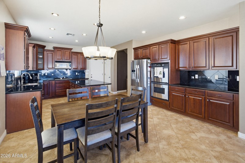 4708 E County Down Dr-31