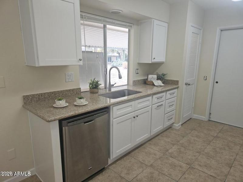 Desert rock kitchen 2