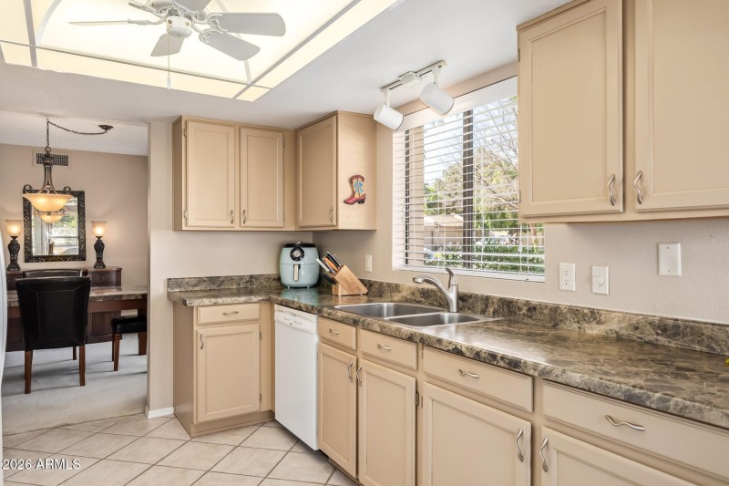 Light & bright kitchen