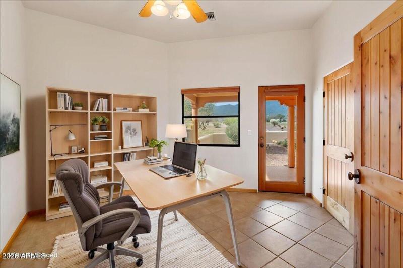 18-Office Virtually Staged