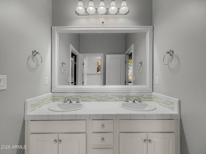 jack and jill guest bath