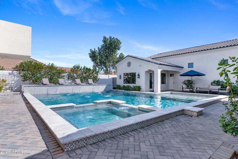 16_3414 e gable cir-16