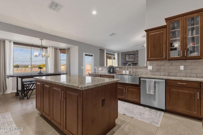 22-web-or-mls-28252-n-quintana-pl