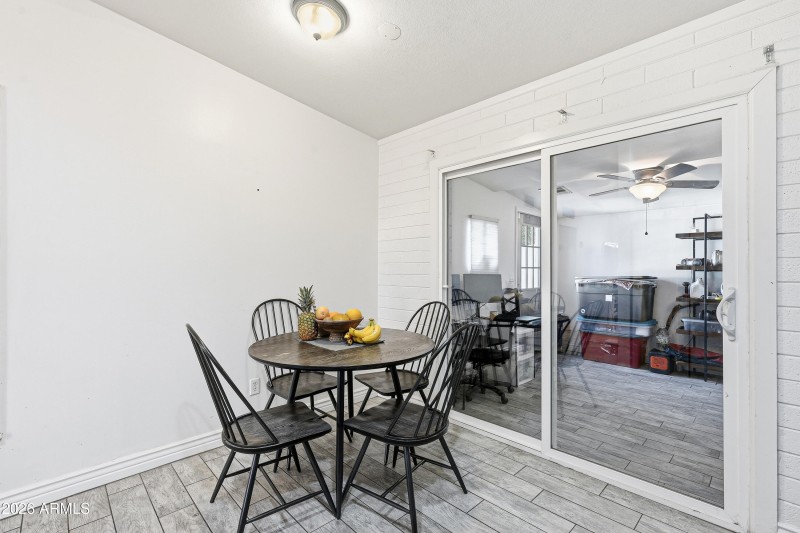 Dining /additional room area