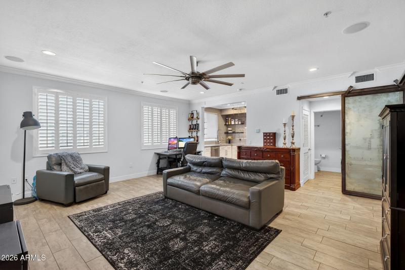 14-web-or-mls-20E Washington St 207