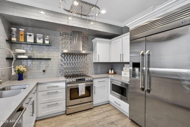 16-web-or-mls-25E Washington St 207