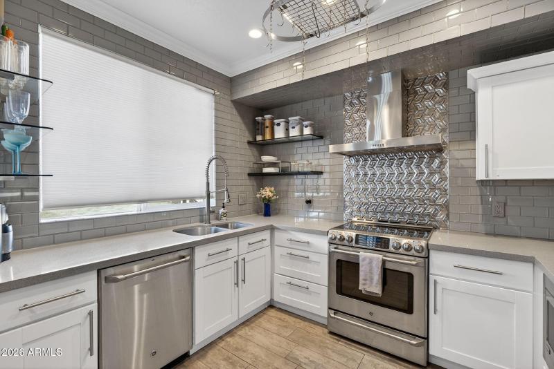 17-web-or-mls-26E Washington St 207