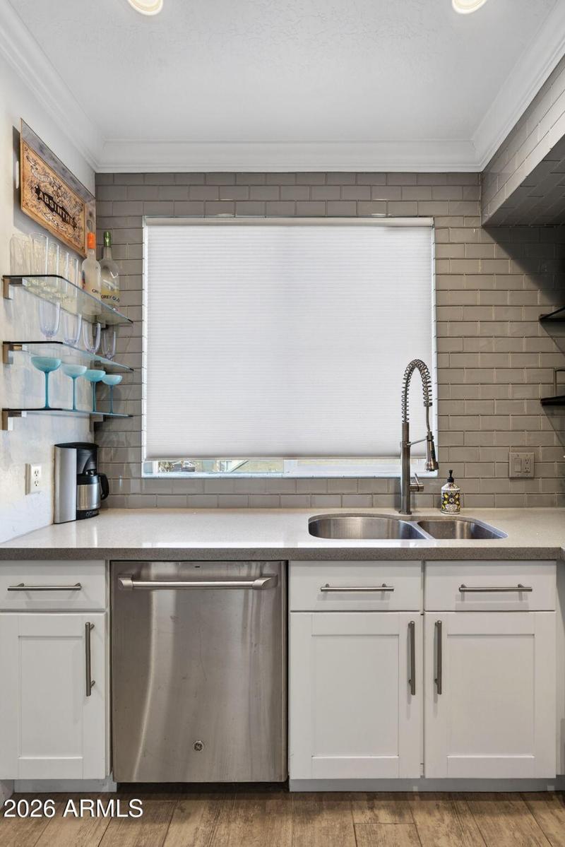 20-web-or-mls-28E Washington St 207