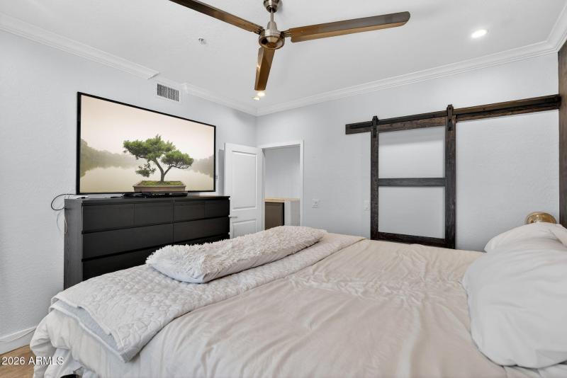 28-web-or-mls-40E Washington St 207