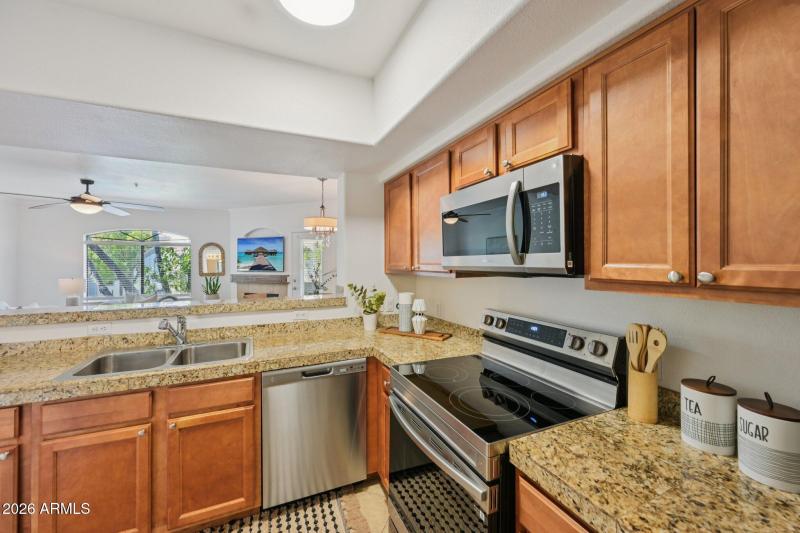 15-web-or-mls-N Thompson Peak Pkwy 2070-