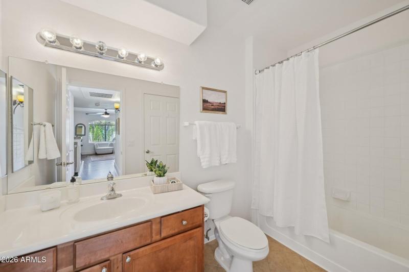 22-web-or-mls-N Thompson Peak Pkwy 2070-