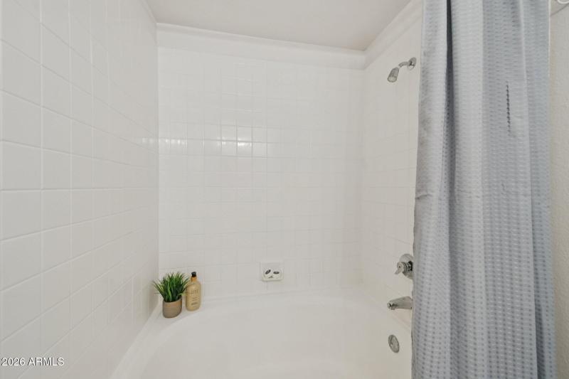 27-web-or-mls-N Thompson Peak Pkwy 2070-