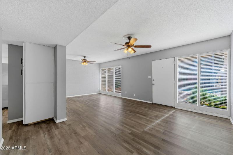 003__1828 W Tuckey Ln unit 8