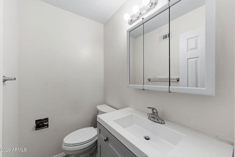 018__1828 W Tuckey Ln unit 8