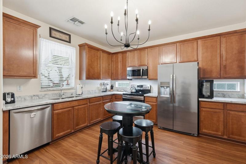 SS appliances, Marble countertops