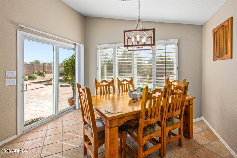 18-Dining Room Views