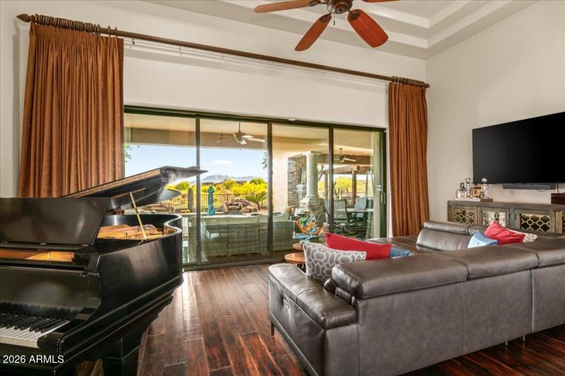 04-Living Room Views