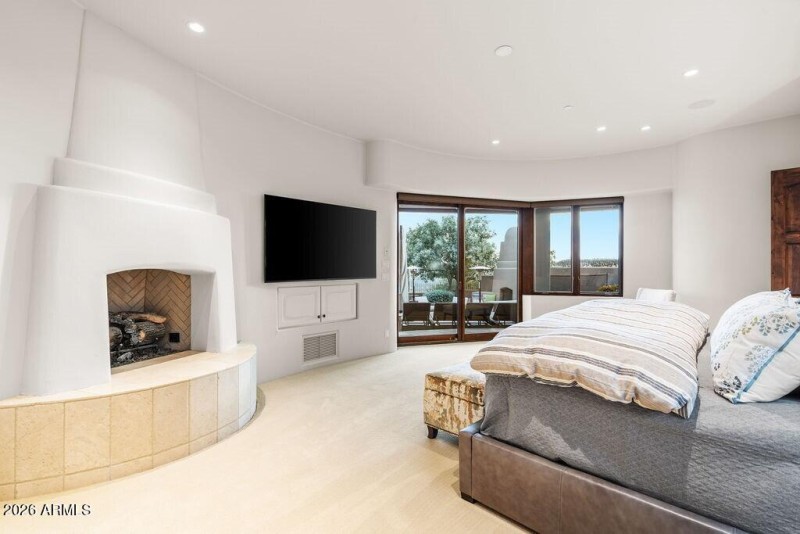 020_Open Flowing Curved Spaces