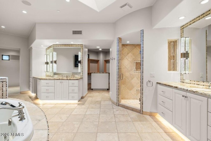 021_Glamorous Spa Bath