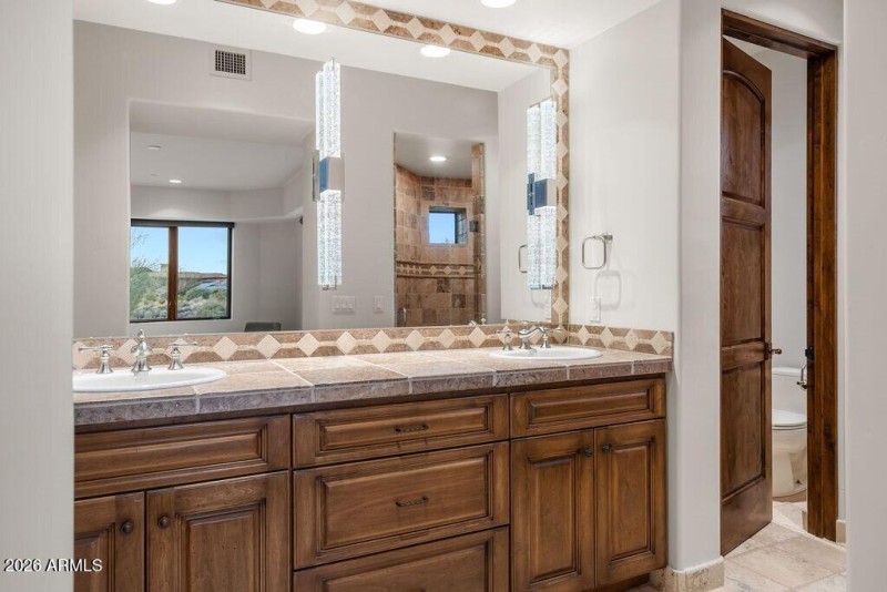 040_Guest 4 Bath Bliss