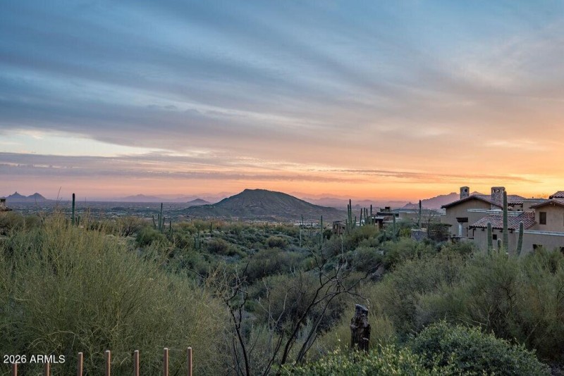 050_Elevated See Forever Views