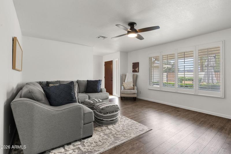 11-web-or-mls-8619-e-lincoln-dr