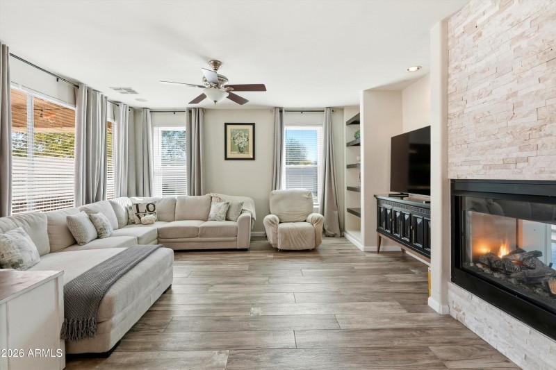 10-DSC09425_with_fire