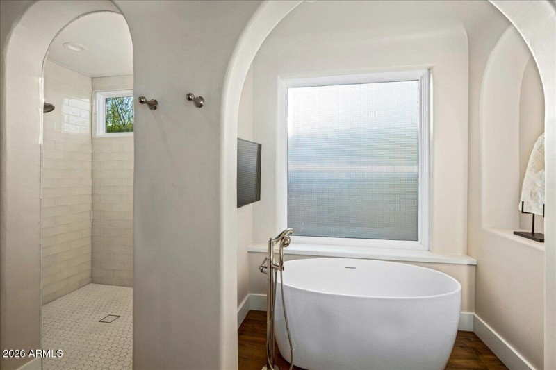 Primary Bath & Showers