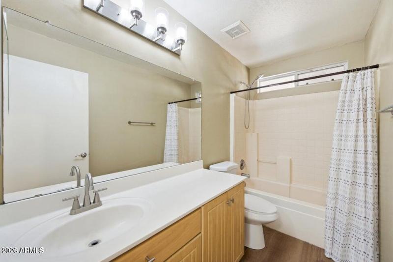 27 Master Bath