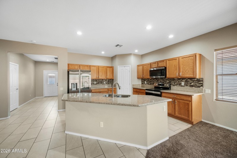 Kitchen with breakfast bar