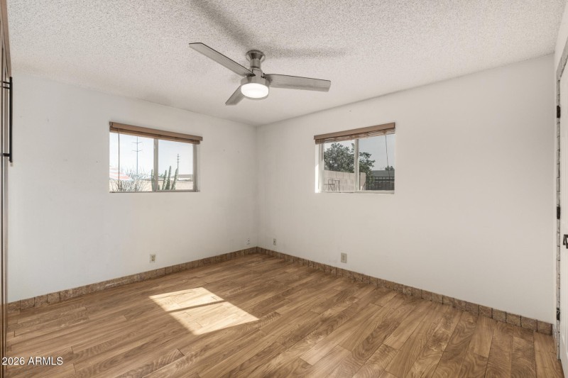 Room for desk ir ciuch