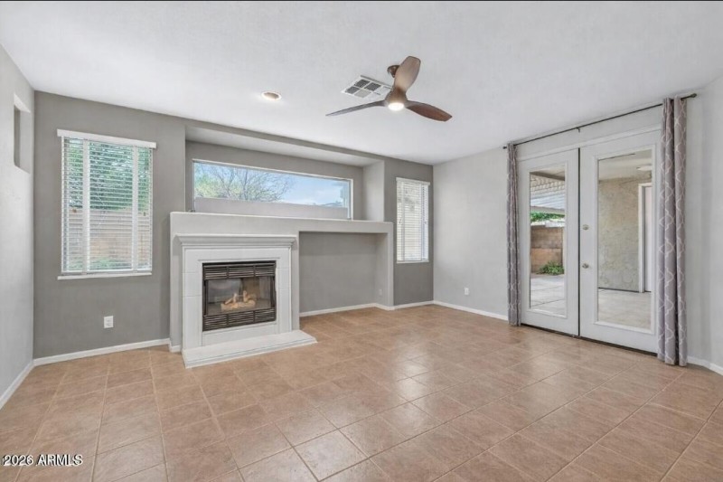 Johns lising rm empty view