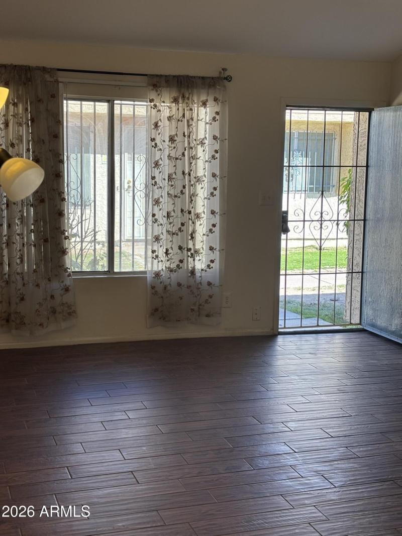 Security door for fresh air