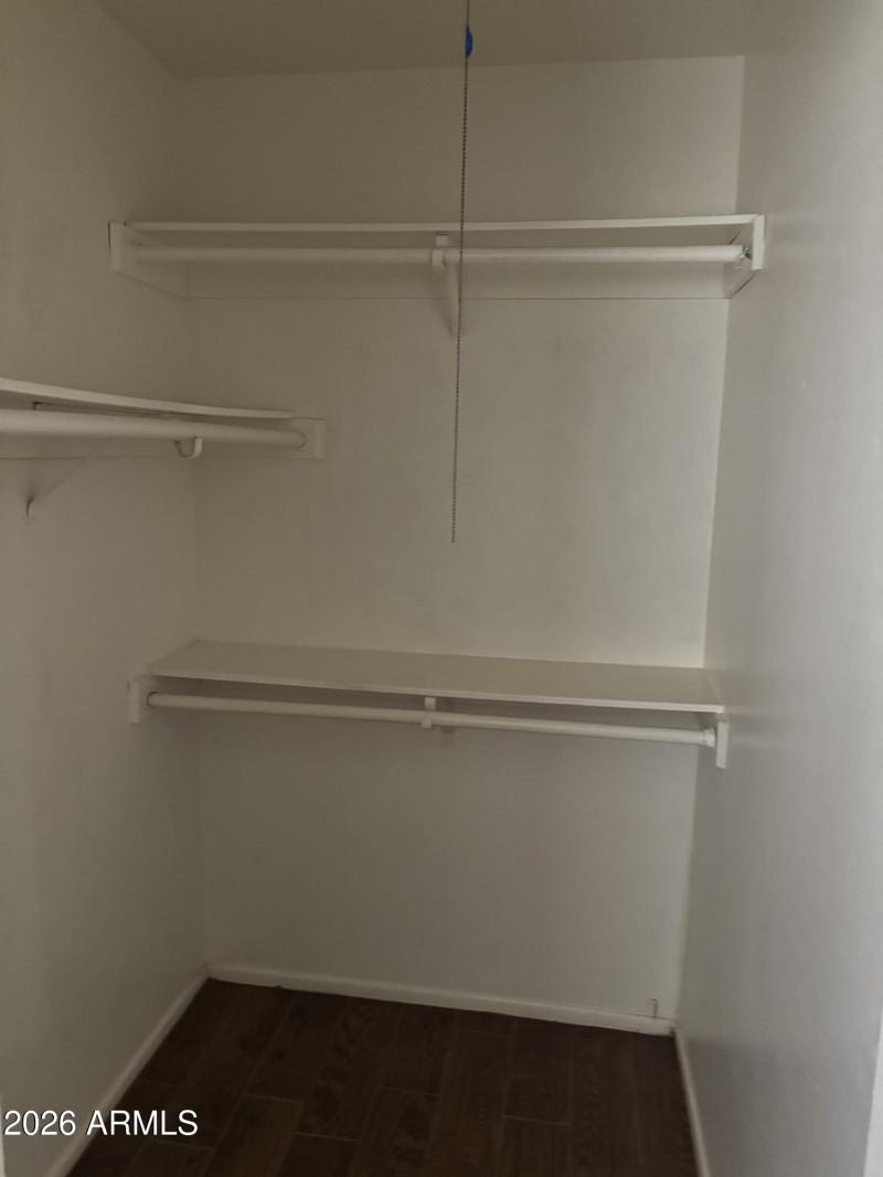 Walk in closet (2)