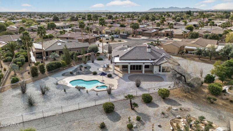 Large lot w/easy to maintain vegetation