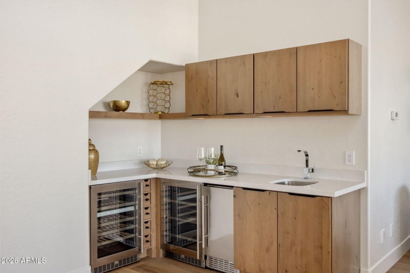 Wine & beverage bar w/ice maker