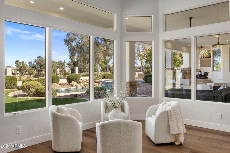 Relaxing nook with Amazing views!