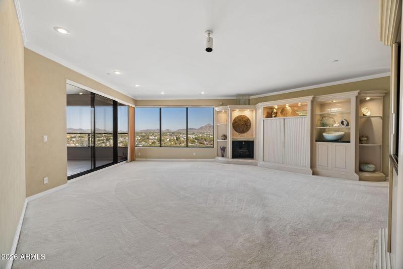 4-web-or-mls-1040-e-osborn-rd-803