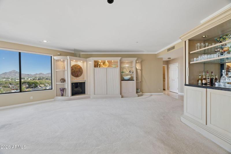 6-web-or-mls-1040-e-osborn-rd-803