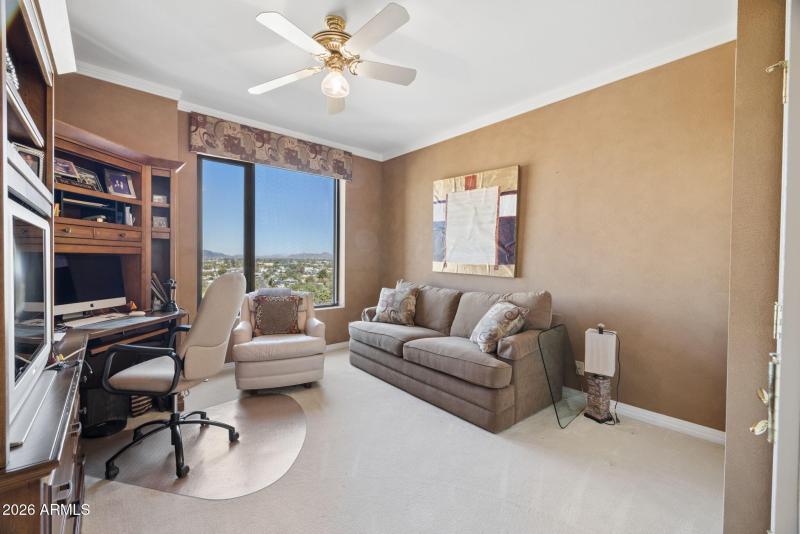 10-web-or-mls-1040-e-osborn-rd-803