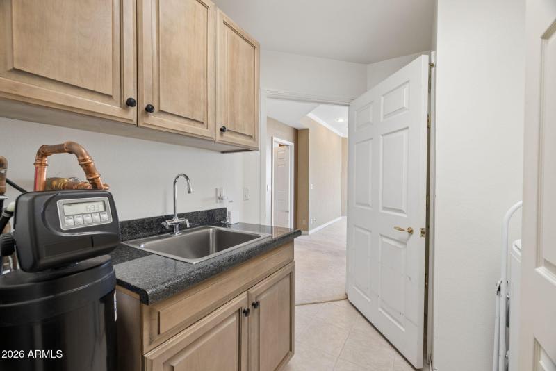 14-web-or-mls-1040-e-osborn-rd-803