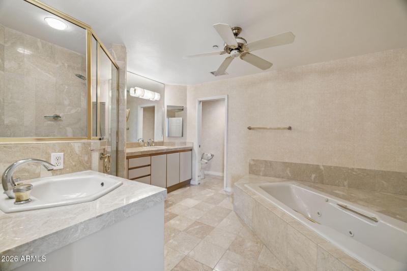 15-web-or-mls-1040-e-osborn-rd-803