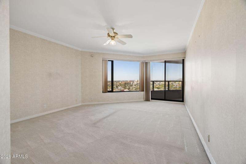 24-web-or-mls-1040-e-osborn-rd-803