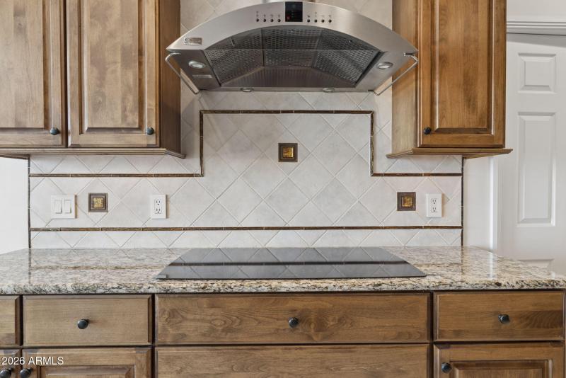 33-web-or-mls-1040-e-osborn-rd-803