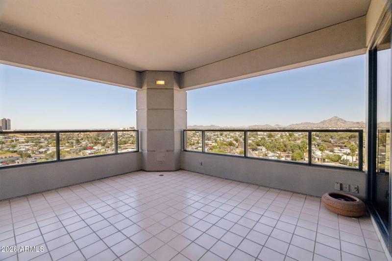 34-web-or-mls-1040-e-osborn-rd-803