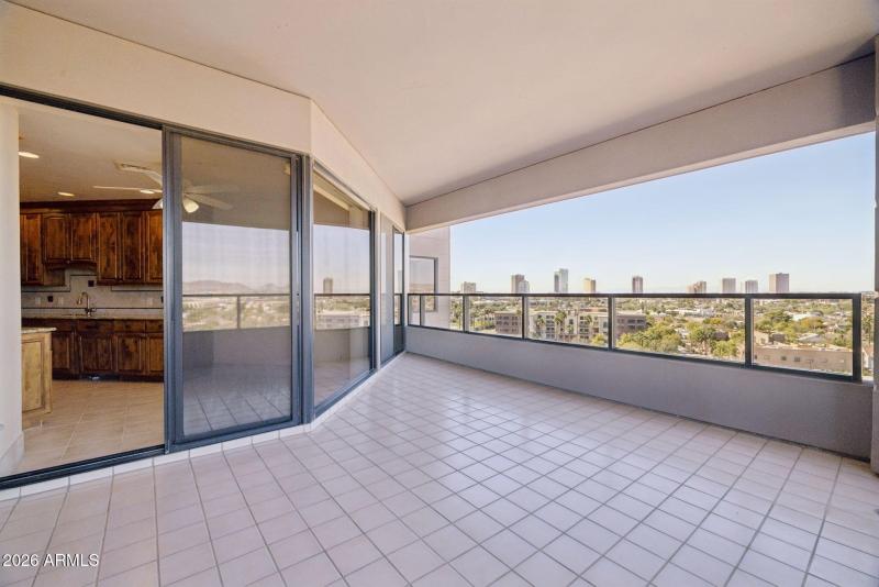 38-web-or-mls-1040-e-osborn-rd-803