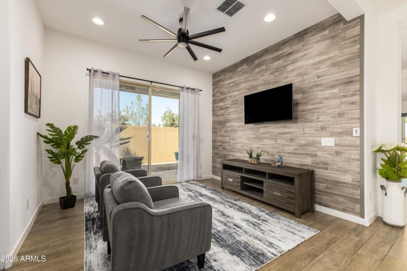 3FF29612-B98B-483D-B98B-1154D89F06E8